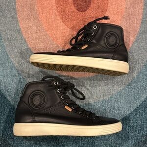 ECCO Soft 7 Black Leather High-Top Sneakers Size 6